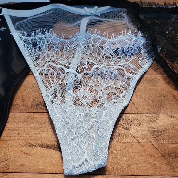 Victoria’s Secret Dream Angels 3-Pack Icy V-String Panties NIB - Picture 5 of 10